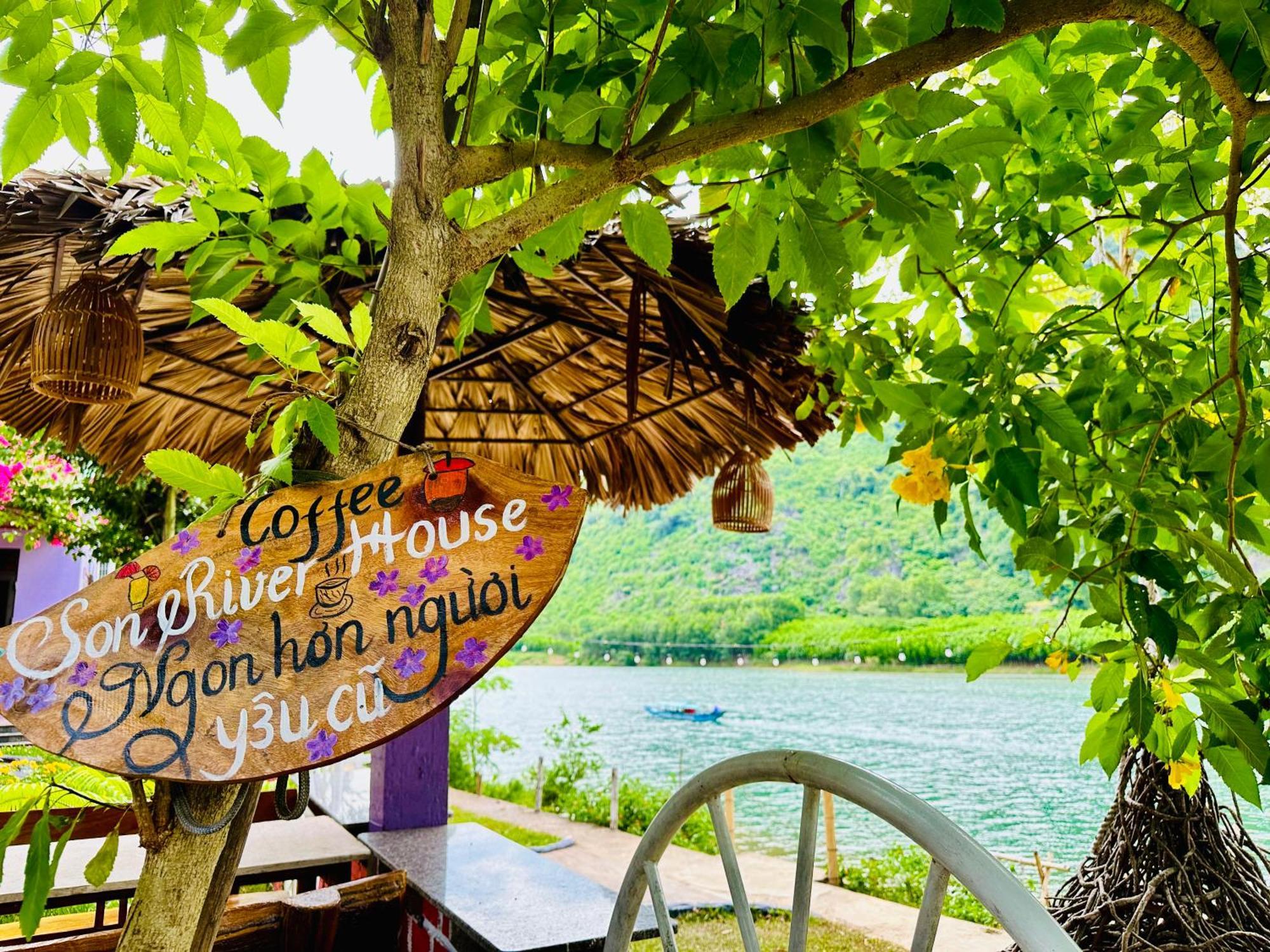 Son River House フォンニャ エクステリア 写真