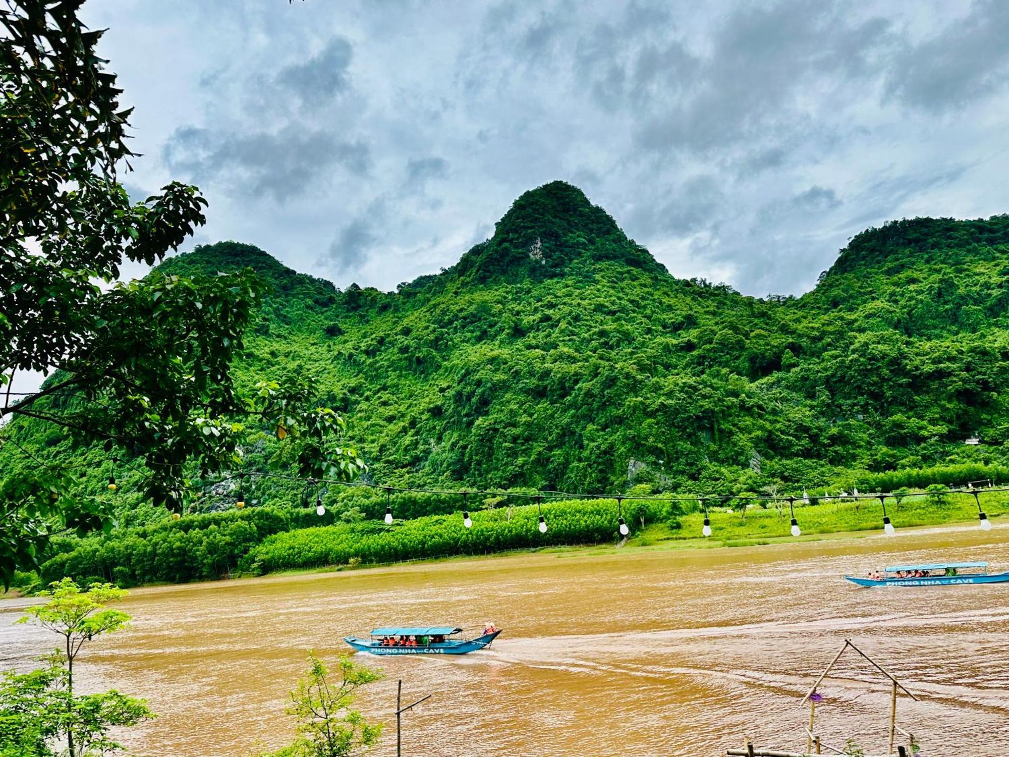 Son River House フォンニャ エクステリア 写真